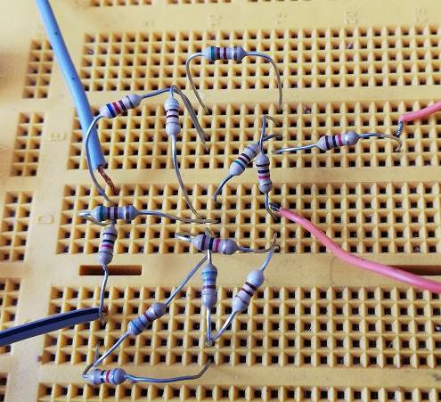 circuito en laboratorio de protoboard