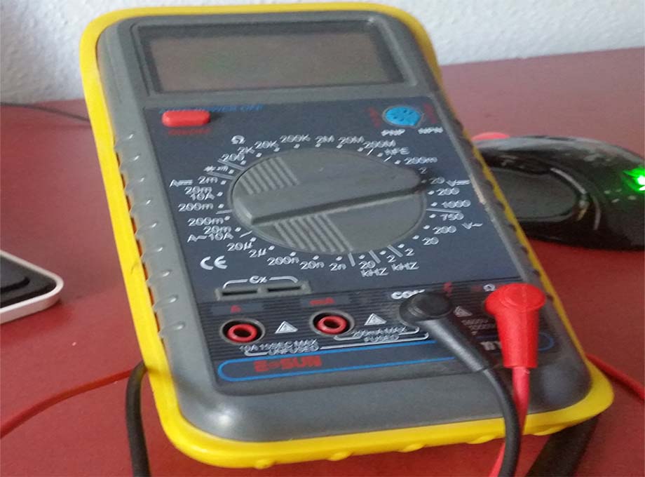 El tester es un medidor multivalor eléctrico tester
