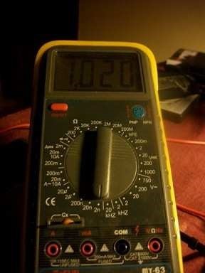 El tester tiene una ranura para medir condensadores medida del condensador