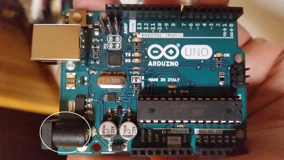 placa arduino con fuente auxiliar