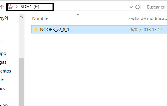 NOOBS tiene que estar descomprimido en la raíz
