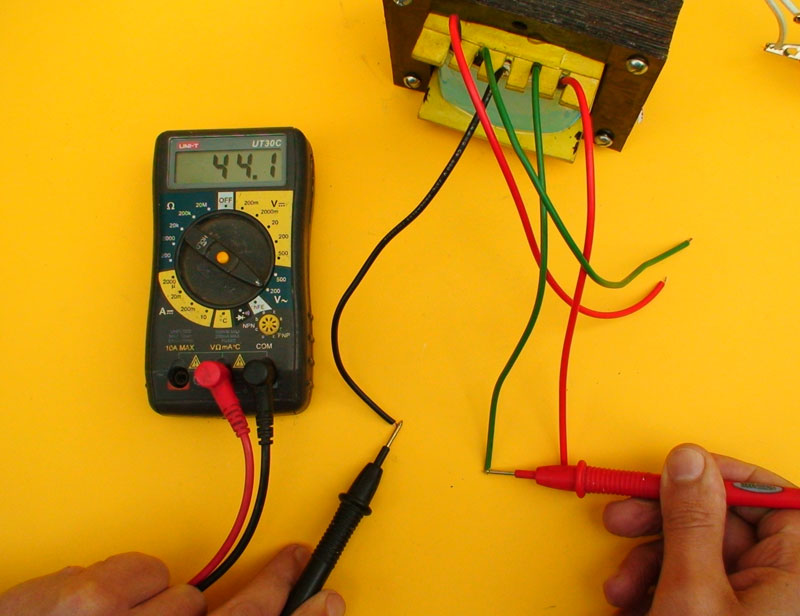 Medición de las bobinas de un transformador con tester
