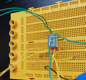 conexión del display en una placa protoboard
